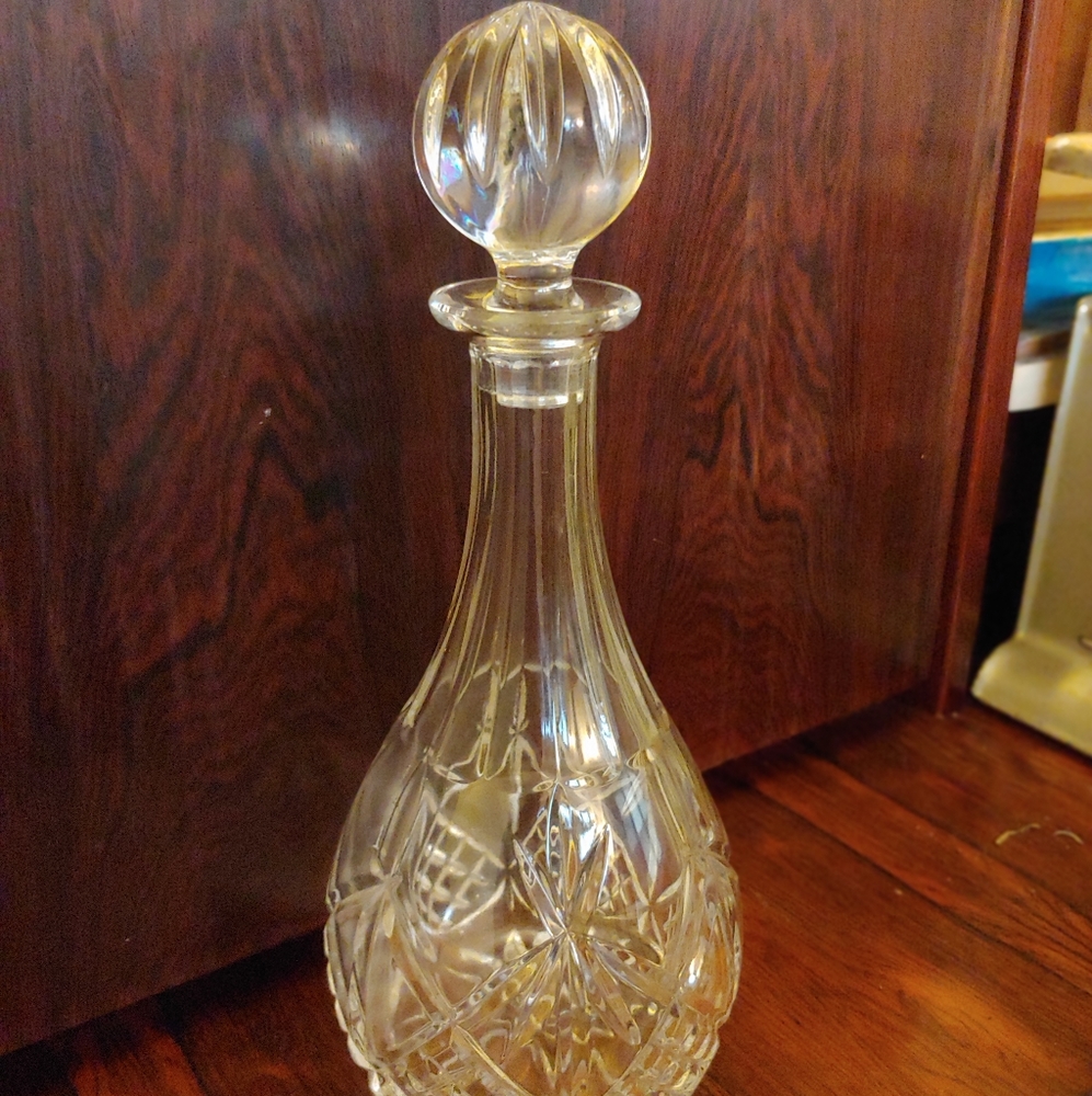13" H VINTAGE TOWLE GLASS DECANTER/ GORGEOUS STRIP
